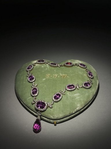 Tiffany & Co. (American, 1837 – present). Necklace, (Diamonds, pink tourmaline, yellow gold, platinum, c.1885 –1895).  The Cleveland Museum of Natural History, 1991-20. Photo:  Howard Agriesti, The Cleveland Museum of Art.